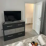 Emi Mamaia