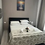 Emi Mamaia *